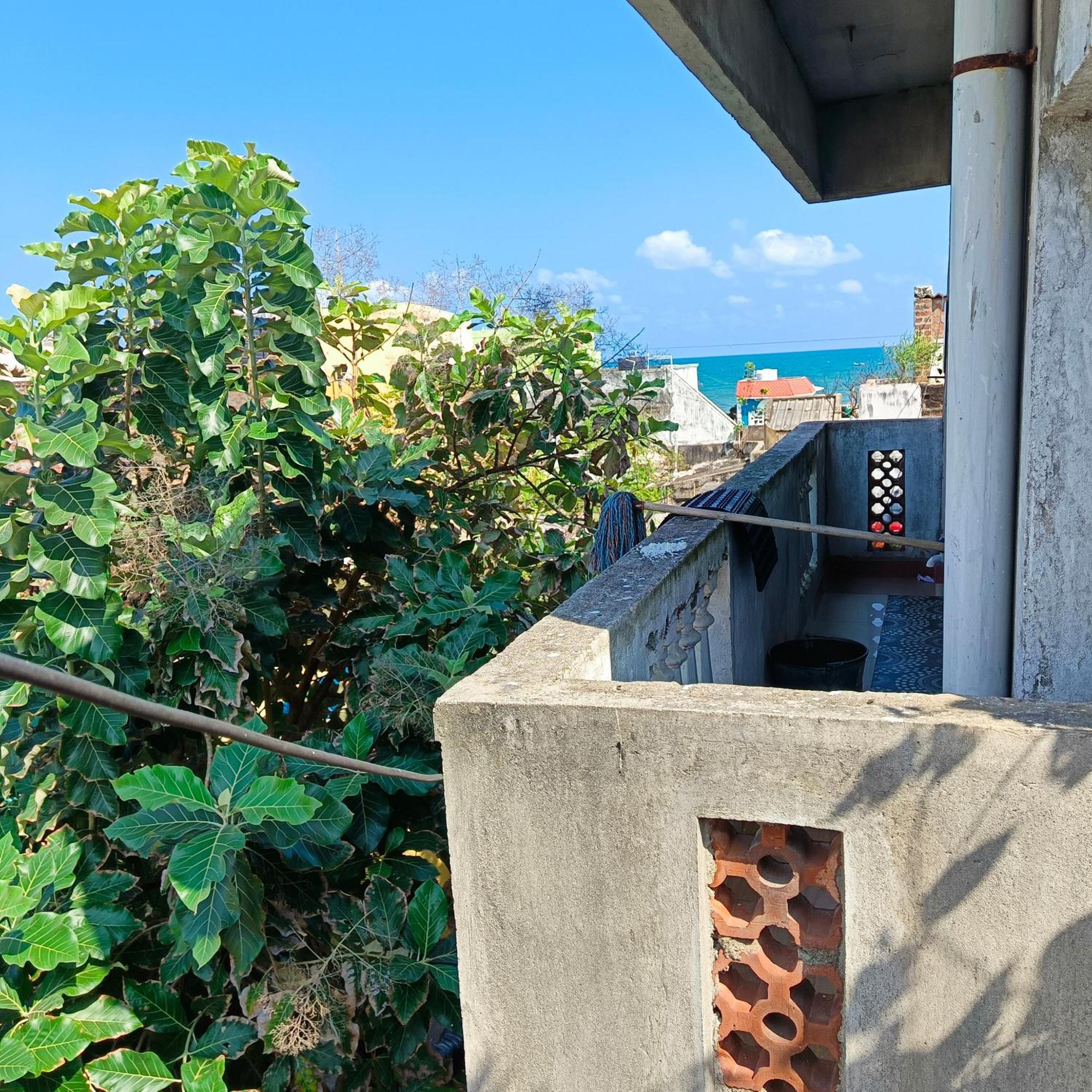 Blue Waves Homestay 蓬蒂切里 外观 照片
