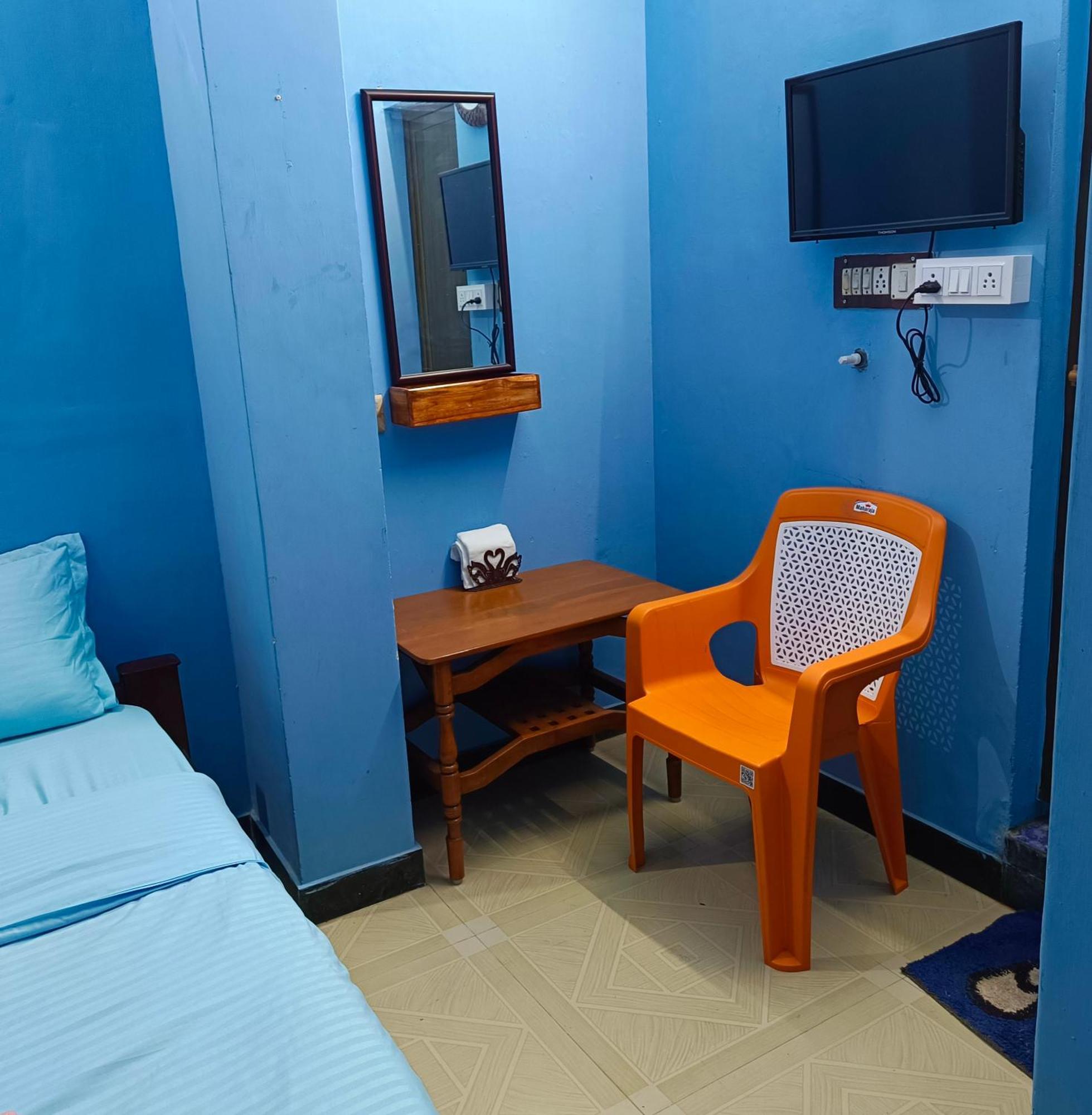 Blue Waves Homestay 蓬蒂切里 外观 照片