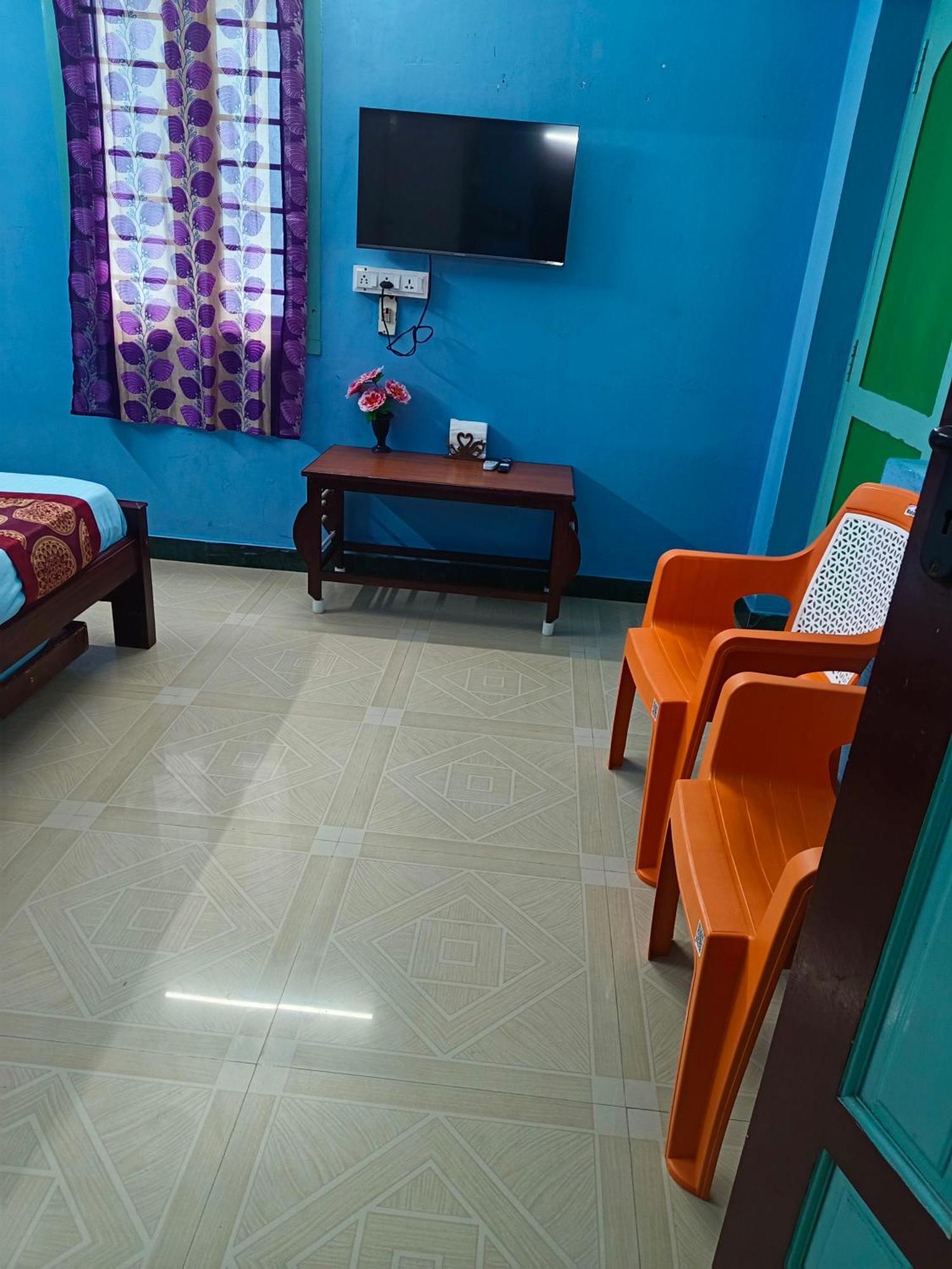 Blue Waves Homestay 蓬蒂切里 外观 照片